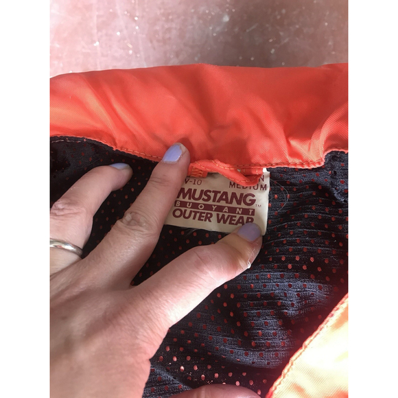 Vintage The Floater by Mustang M Inflatable Fishing Vest Angler Vest - Picture 3 of 3